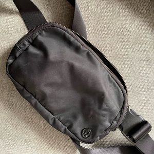 Lululemon everywhere belt bag